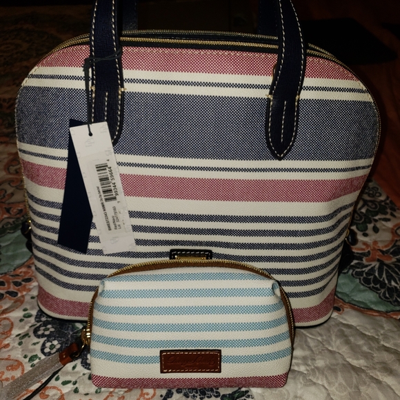 Dooney Waverly zip zip - Picture 1 of 3